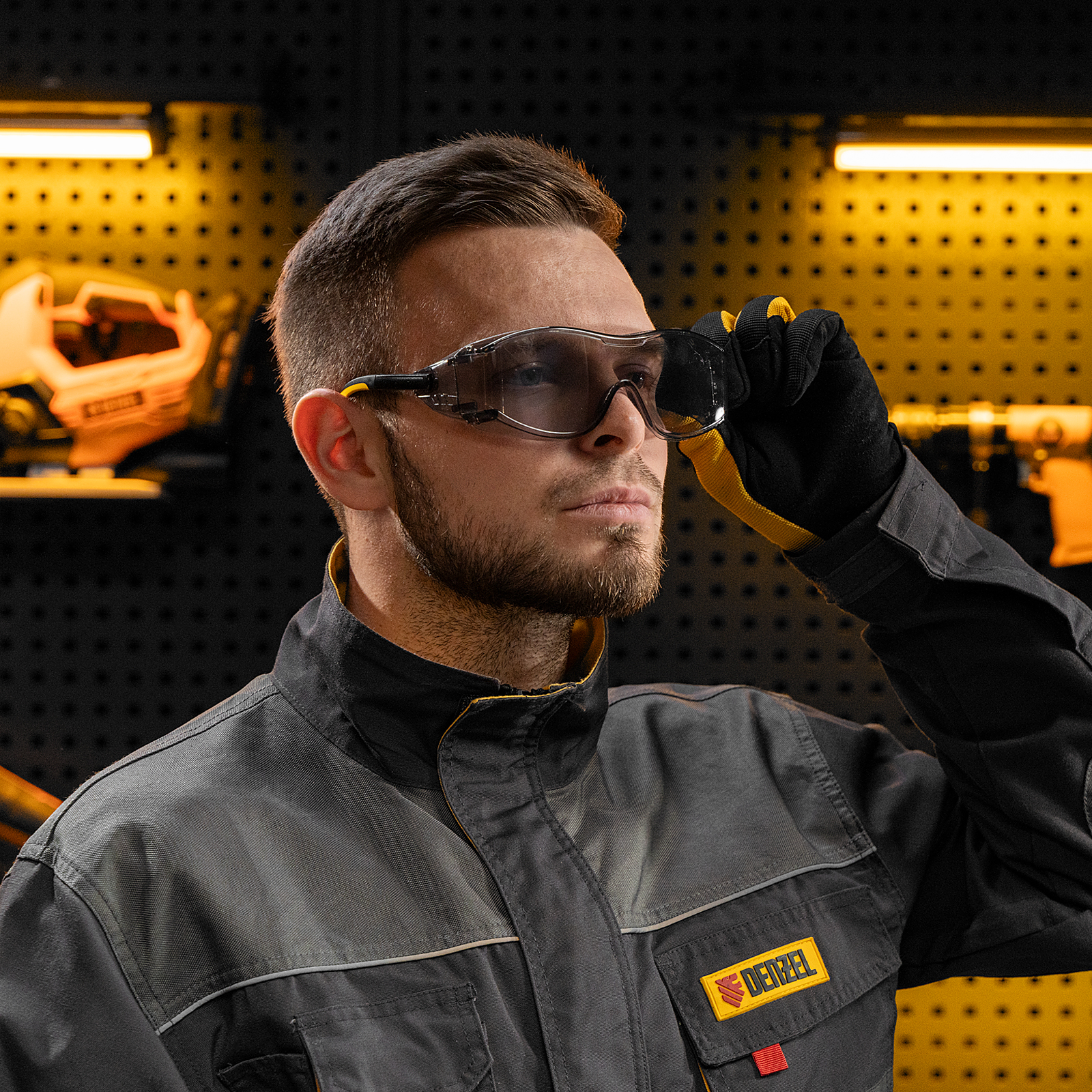 Очки защитные открытые, поликарбонатные, увеличенная дымчатая линза, регулируемые дужки