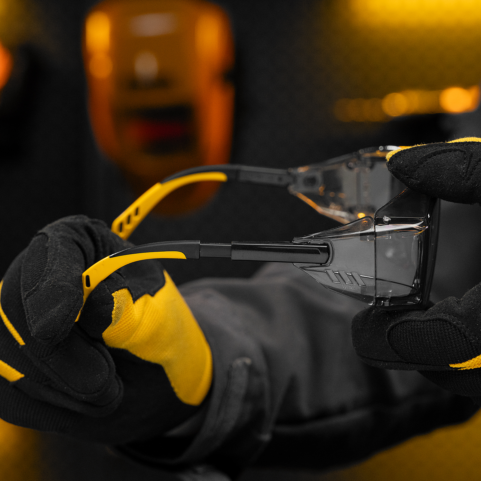 Очки защитные открытые, поликарбонатные, увеличенная дымчатая линза, регулируемые дужки